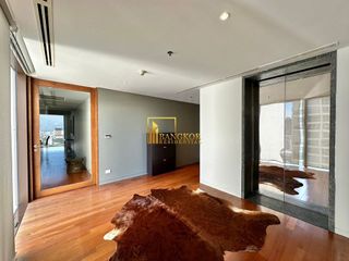 For rent 2 bedrooms condo in Pathum Wan, Bangkok
