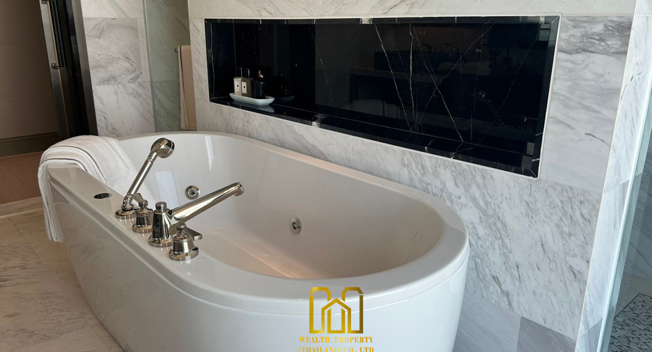 For sale 3 bed condo in Khlong San, Bangkok