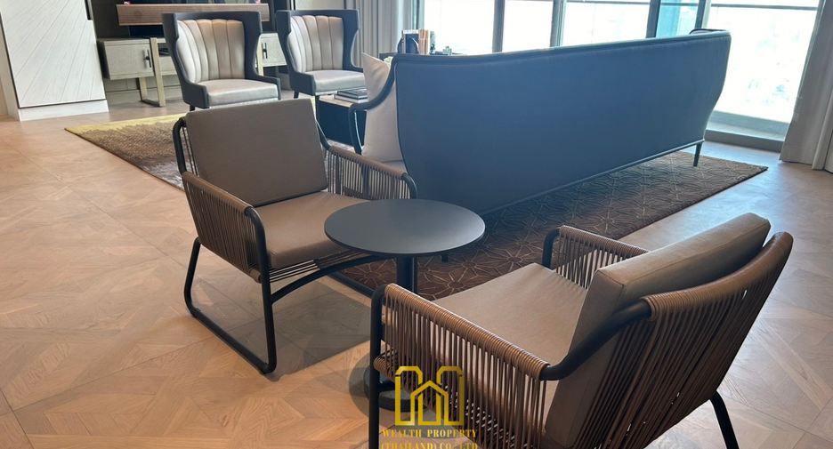 For sale 3 bed condo in Khlong San, Bangkok