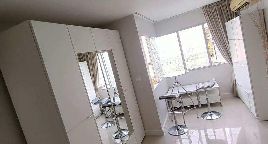 For rent 1 bed condo in Khlong Toei, Bangkok