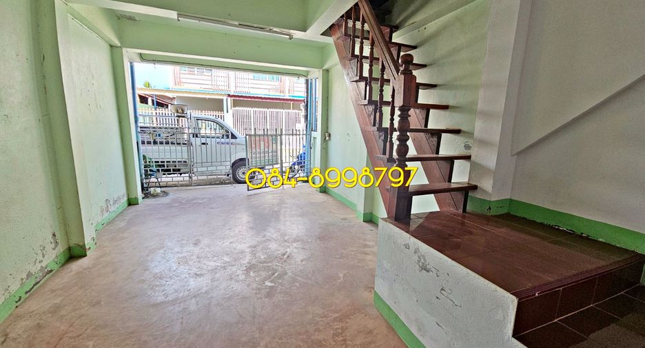 For sale 3 bedrooms townhouse in Mueang Sakon Nakhon, Sakon Nakhon
