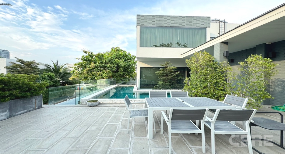 For sale 5 bedrooms house in Watthana, Bangkok