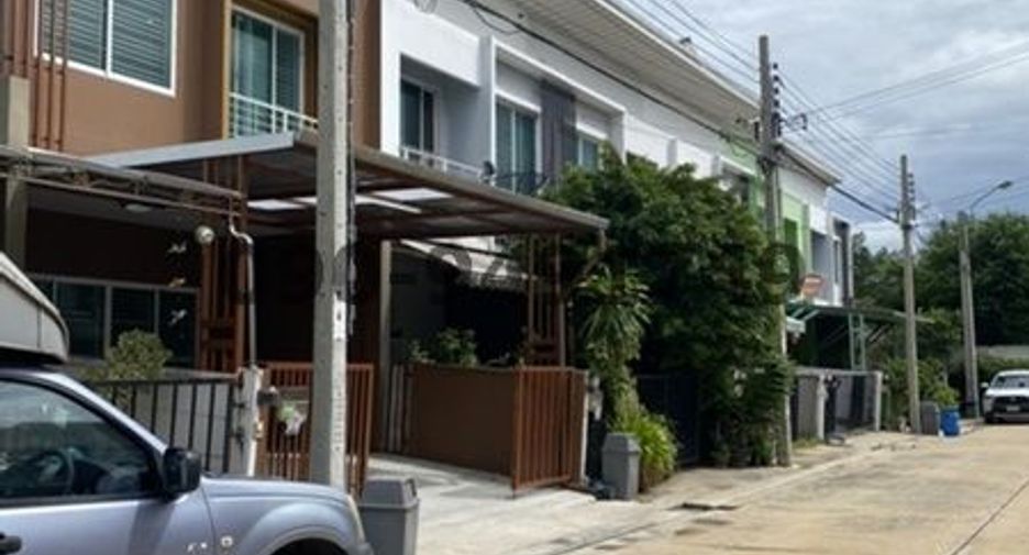 For rent 3 bedrooms townhouse in Bang Bon, Bangkok