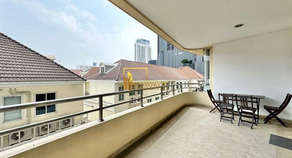 For rent 4 bedrooms condo in Watthana, Bangkok