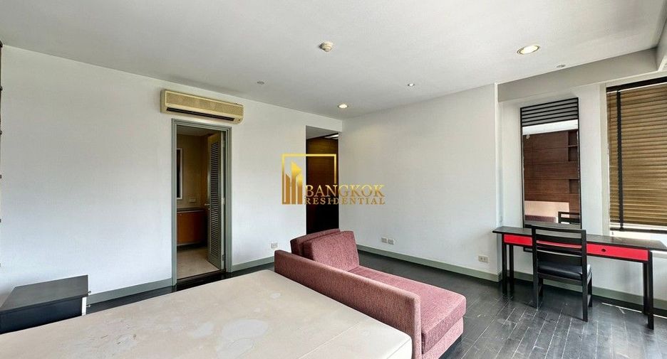 For rent 4 bedrooms condo in Watthana, Bangkok