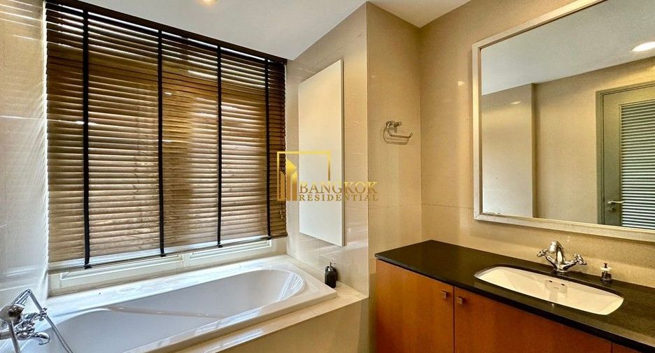 For rent 4 bedrooms condo in Watthana, Bangkok