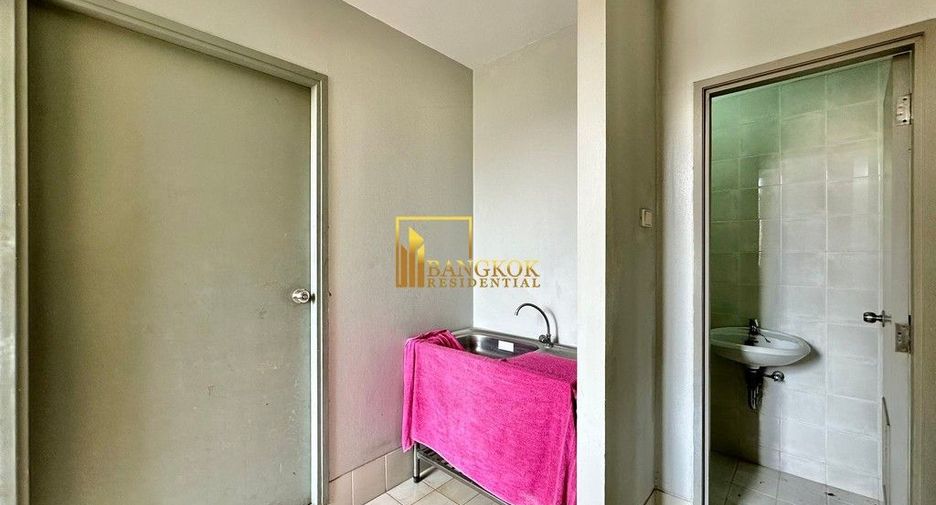 For rent 4 bedrooms condo in Watthana, Bangkok