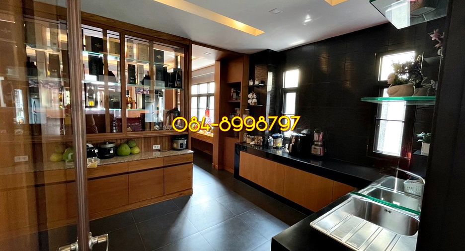For sale 9 bed house in Pak Kret, Nonthaburi