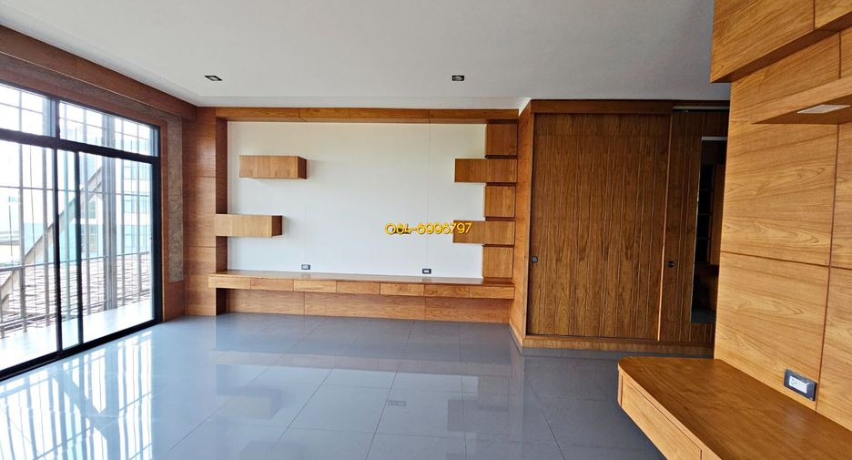 For sale 9 bed house in Pak Kret, Nonthaburi