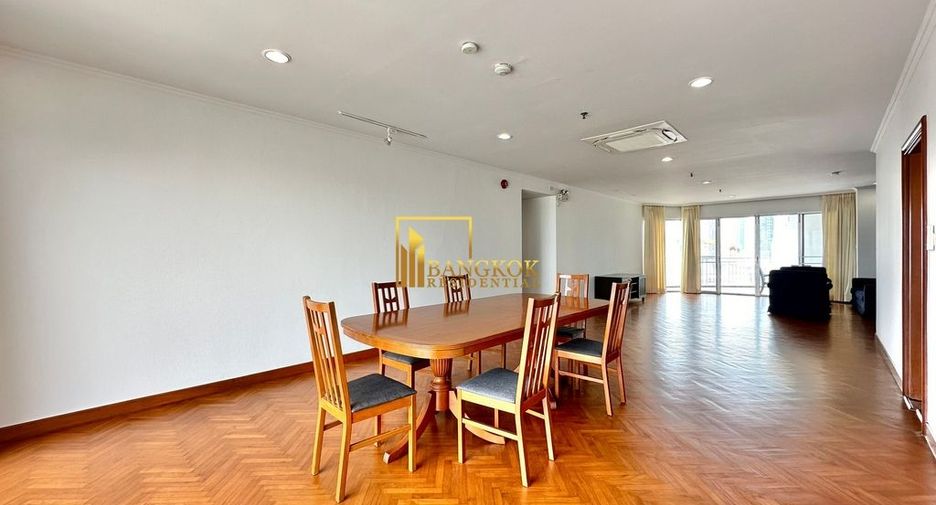 For rent 3 bedrooms condo in Sathon, Bangkok