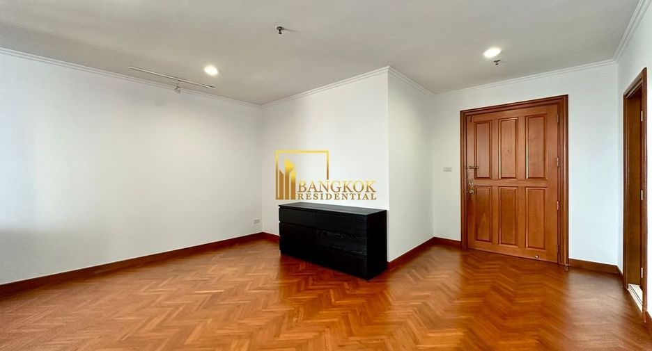 For rent 3 bedrooms condo in Sathon, Bangkok
