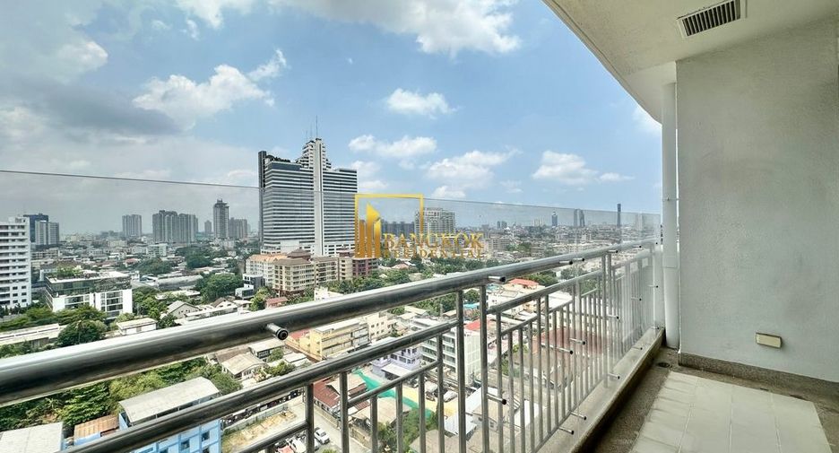 For rent 3 bedrooms condo in Sathon, Bangkok