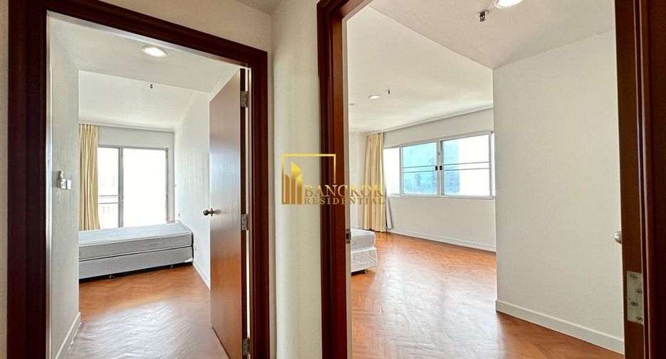 For rent 3 bedrooms condo in Sathon, Bangkok