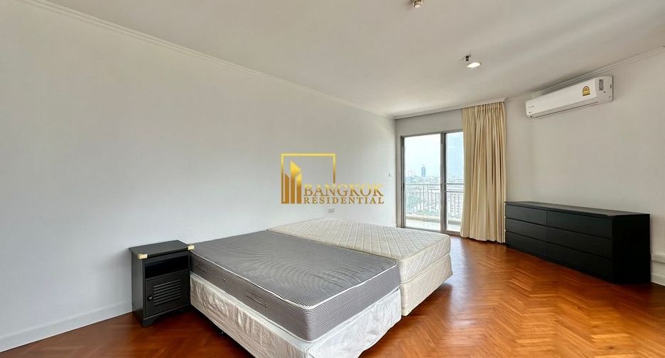 For rent 3 bedrooms condo in Sathon, Bangkok