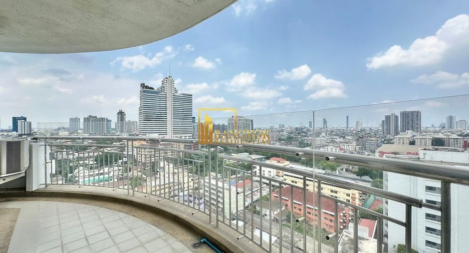 For rent 3 bedrooms condo in Sathon, Bangkok
