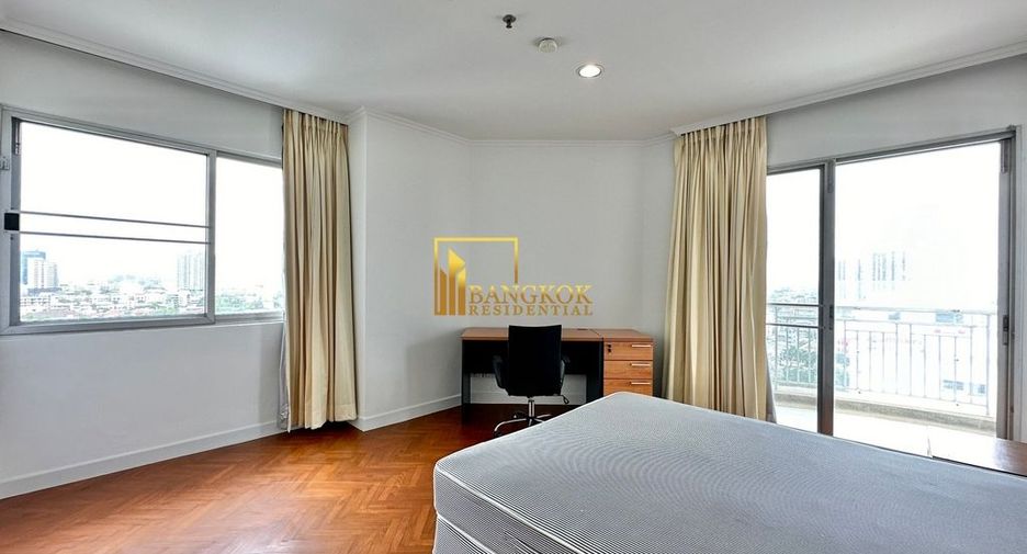For rent 3 bedrooms condo in Sathon, Bangkok