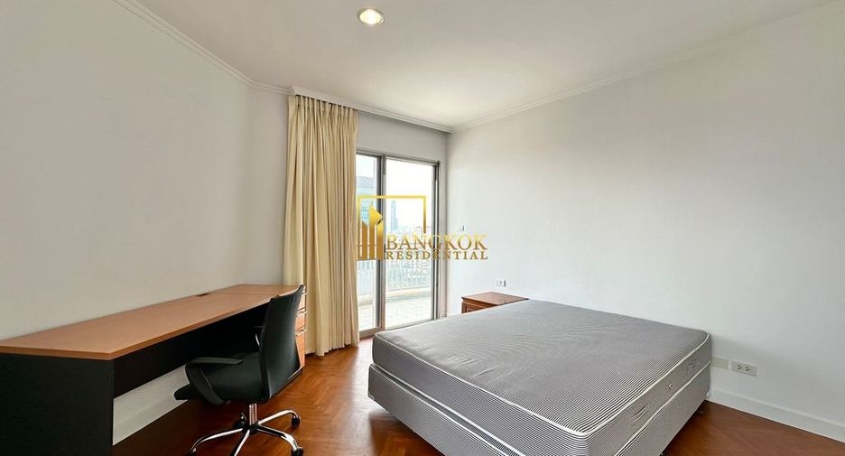 For rent 3 bedrooms condo in Sathon, Bangkok