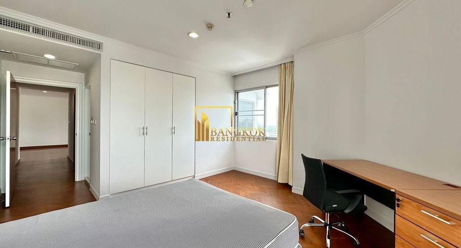 For rent 3 bedrooms condo in Sathon, Bangkok