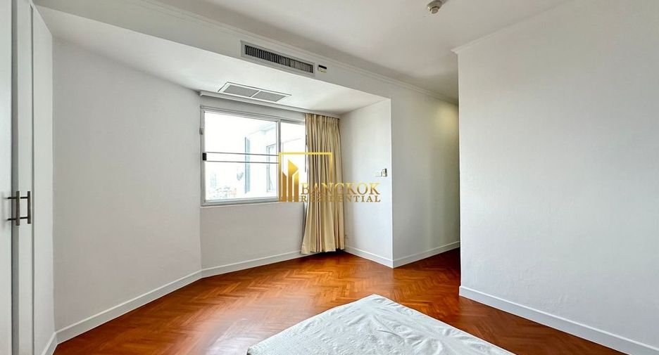 For rent 3 bedrooms condo in Sathon, Bangkok