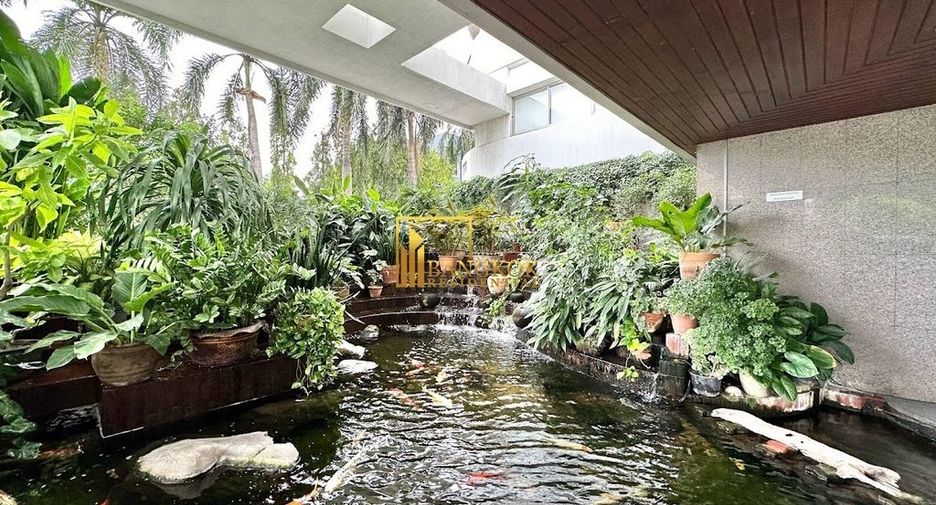 For rent 3 bedrooms condo in Sathon, Bangkok