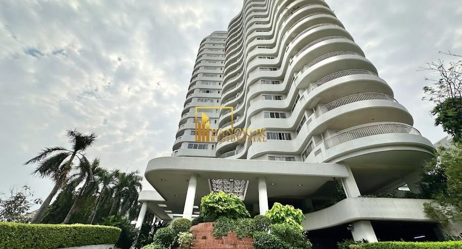 For rent 3 bedrooms condo in Sathon, Bangkok