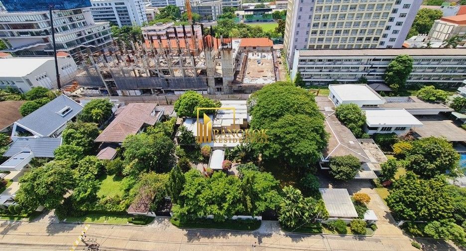 For rent 3 bedrooms condo in Sathon, Bangkok