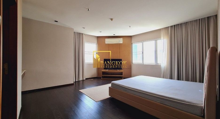 For rent 3 bedrooms condo in Sathon, Bangkok