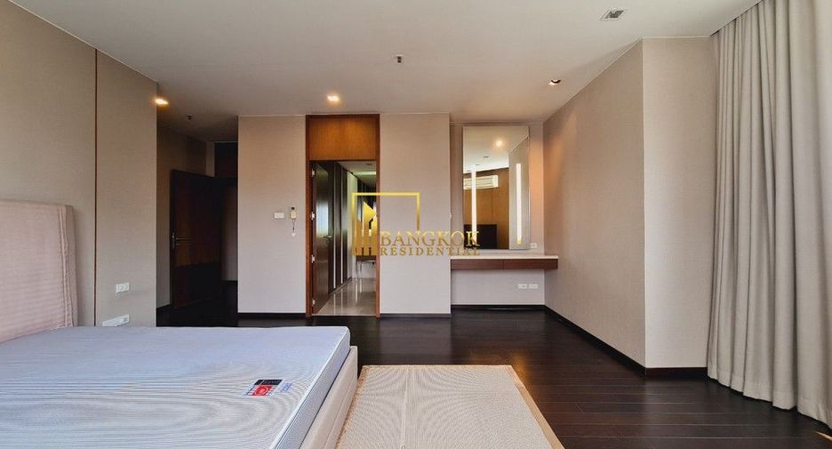 For rent 3 bedrooms condo in Sathon, Bangkok