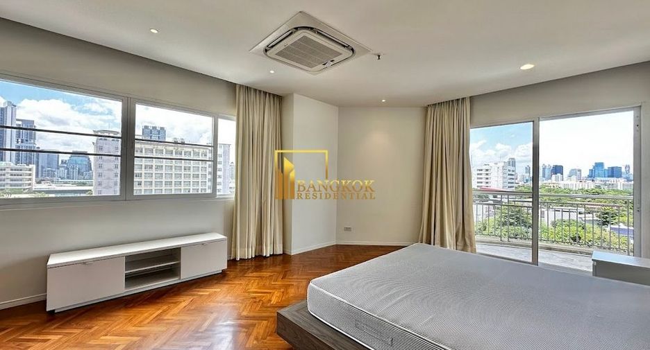 For rent 3 bedrooms condo in Sathon, Bangkok