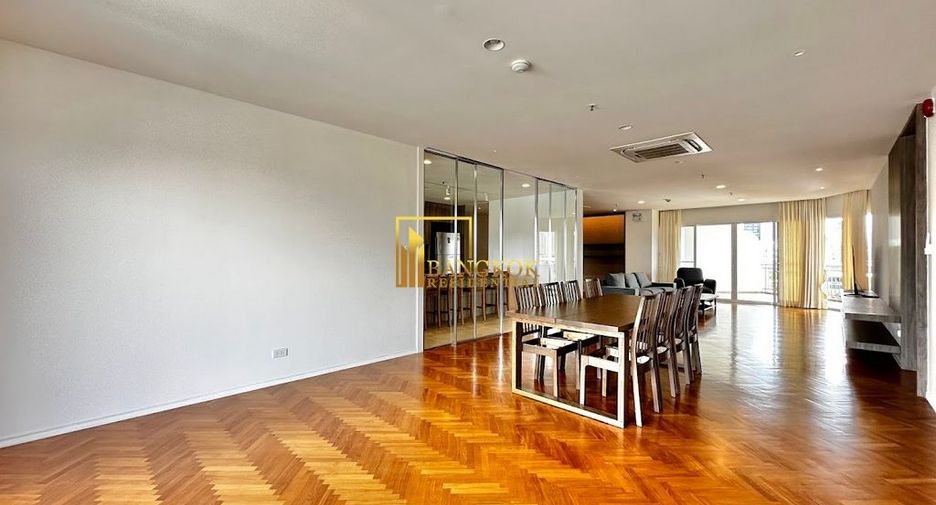 For rent 3 bedrooms condo in Sathon, Bangkok