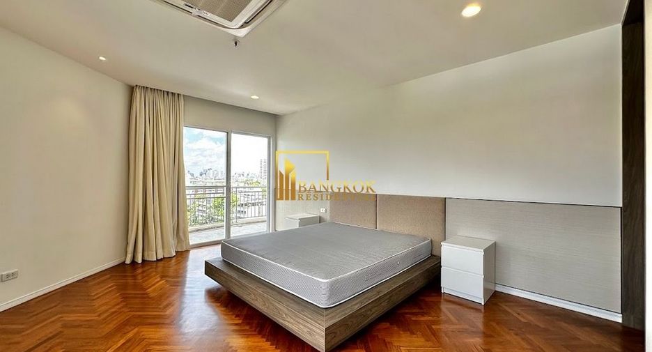 For rent 3 bedrooms condo in Sathon, Bangkok
