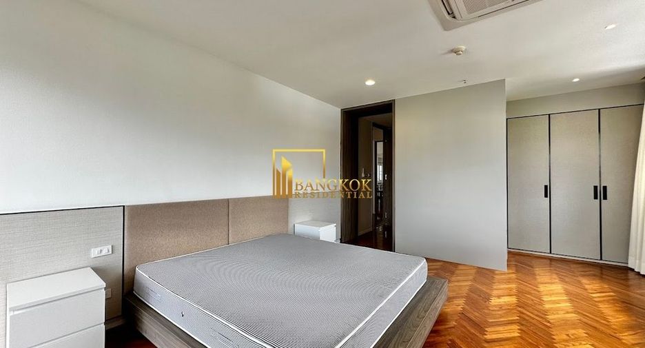 For rent 3 bedrooms condo in Sathon, Bangkok