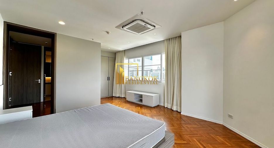 For rent 3 bedrooms condo in Sathon, Bangkok