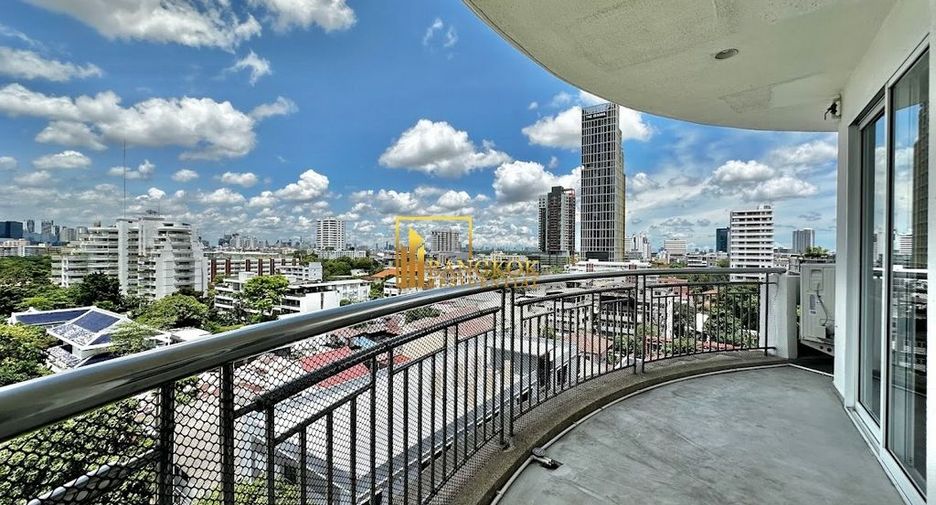 For rent 3 bedrooms condo in Sathon, Bangkok