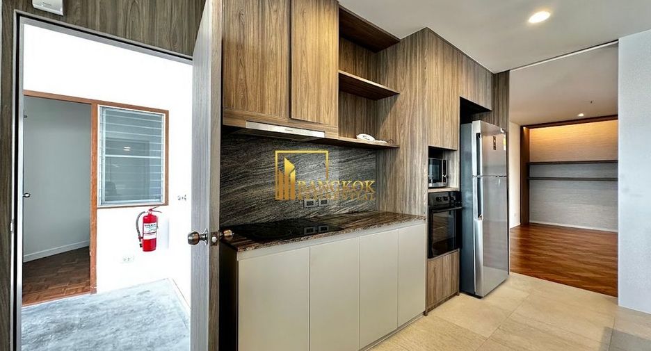 For rent 3 bedrooms condo in Sathon, Bangkok