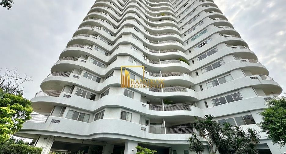 For rent 3 bedrooms condo in Sathon, Bangkok