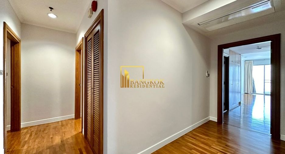 For rent 3 bedrooms condo in Sathon, Bangkok