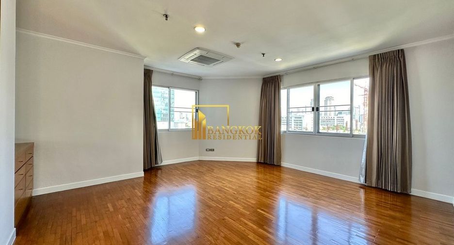 For rent 3 bedrooms condo in Sathon, Bangkok