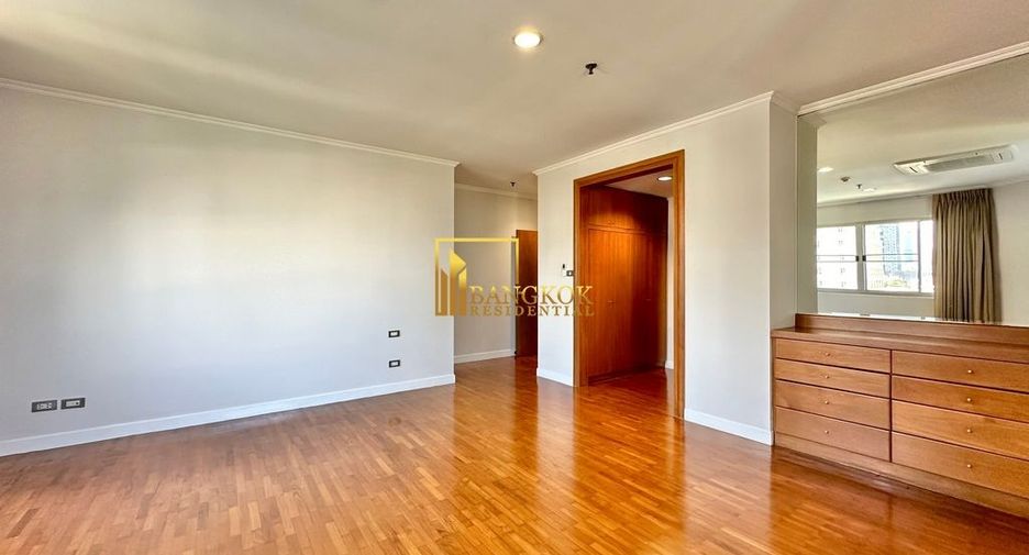 For rent 3 bedrooms condo in Sathon, Bangkok