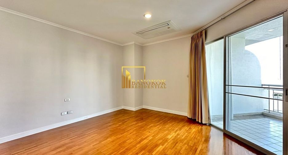 For rent 3 bedrooms condo in Sathon, Bangkok
