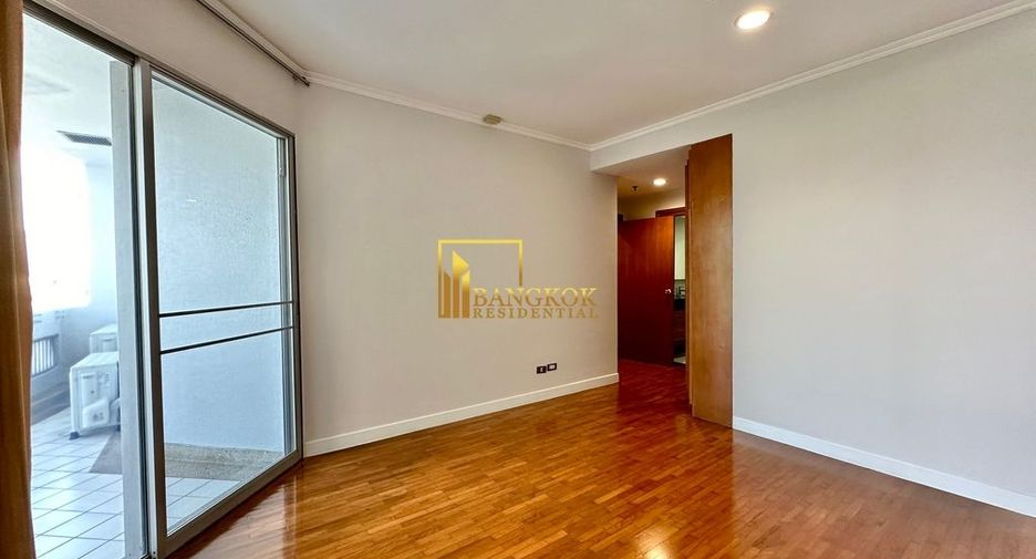 For rent 3 bedrooms condo in Sathon, Bangkok