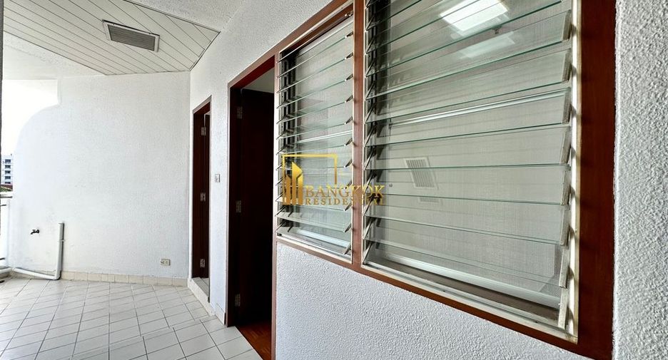 For rent 3 bedrooms condo in Sathon, Bangkok