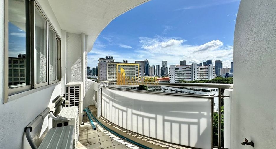 For rent 3 bedrooms condo in Sathon, Bangkok