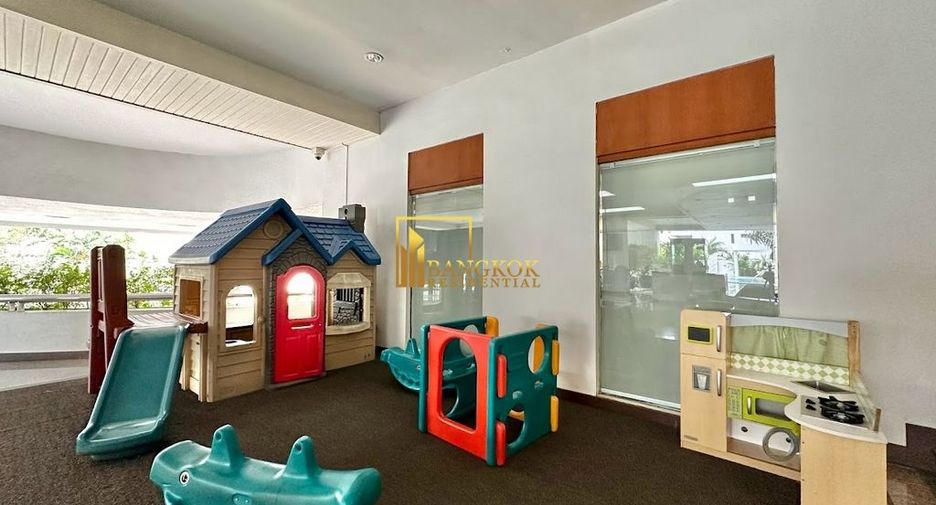 For rent 3 bedrooms condo in Sathon, Bangkok