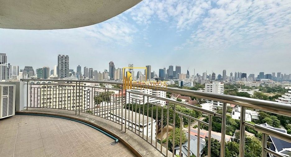 For rent 3 bedrooms condo in Sathon, Bangkok
