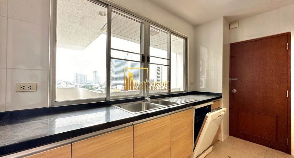 For rent 3 bedrooms condo in Sathon, Bangkok