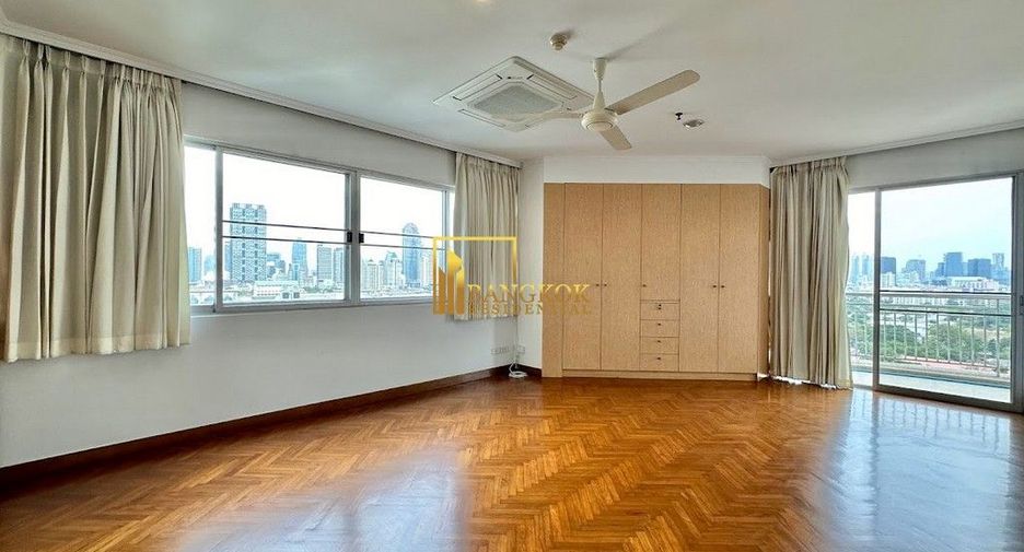 For rent 3 bedrooms condo in Sathon, Bangkok