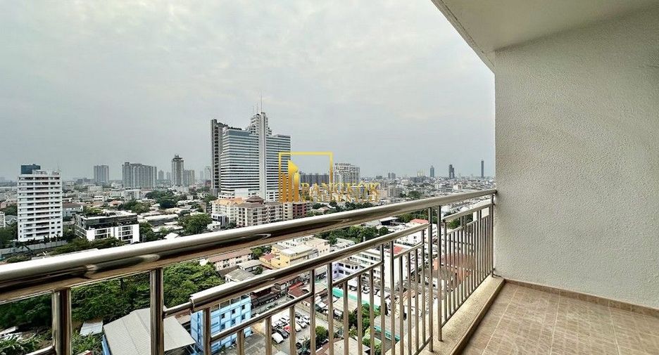 For rent 3 bedrooms condo in Sathon, Bangkok