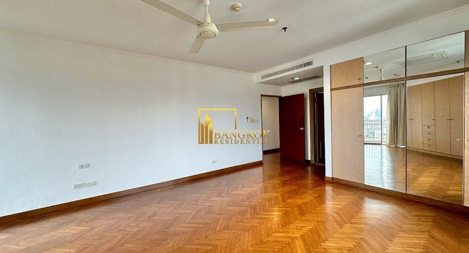 For rent 3 bedrooms condo in Sathon, Bangkok