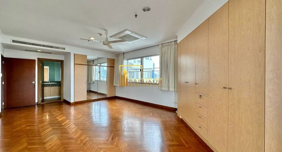 For rent 3 bedrooms condo in Sathon, Bangkok